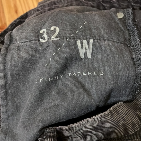 UO Standard Cloth Men's Gray Corduroy Skinny Tapered Pants - Picture 10 of 11